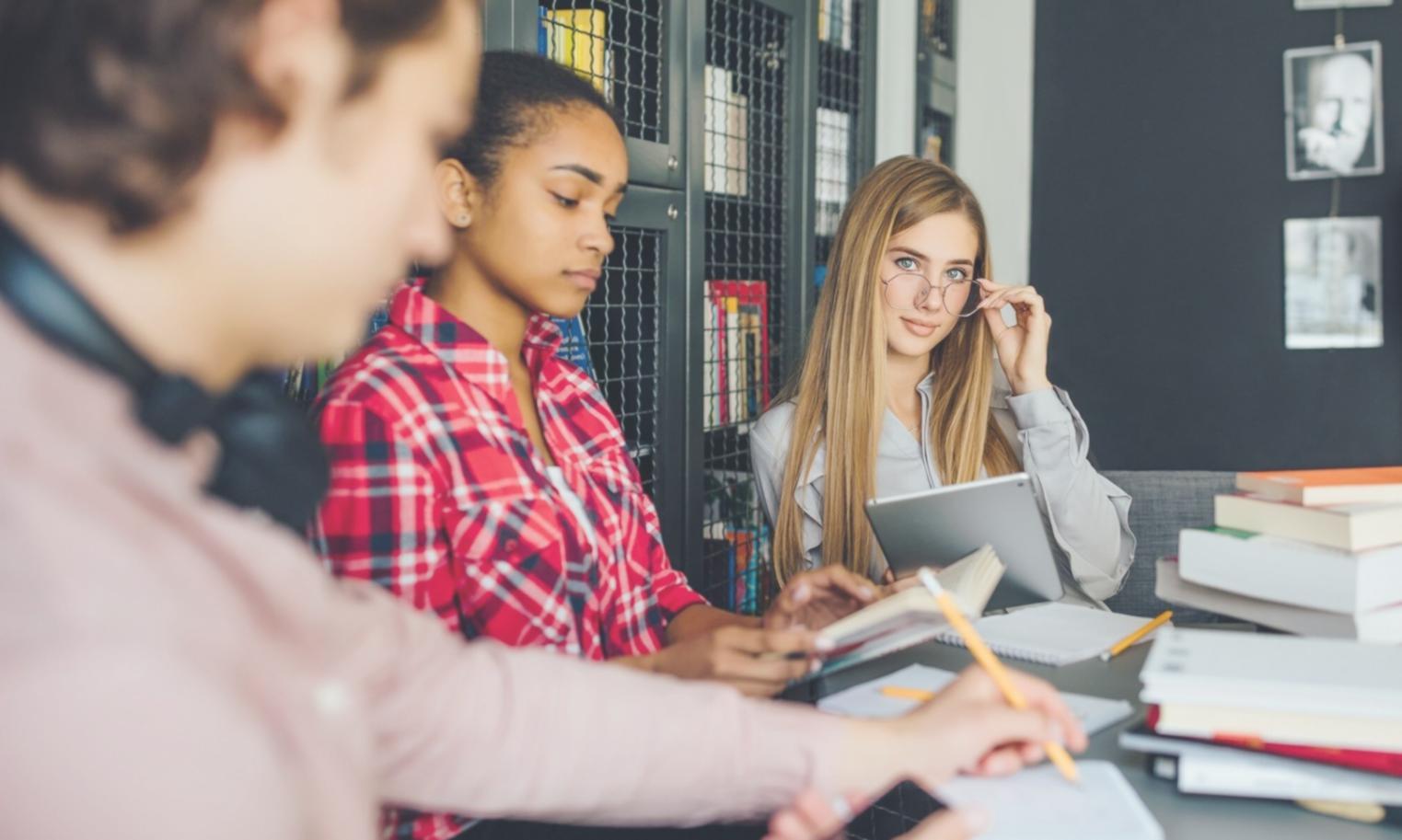 Diagrama visual del proceso de diversificación empresarial mostrando las fases progresivas de implementación