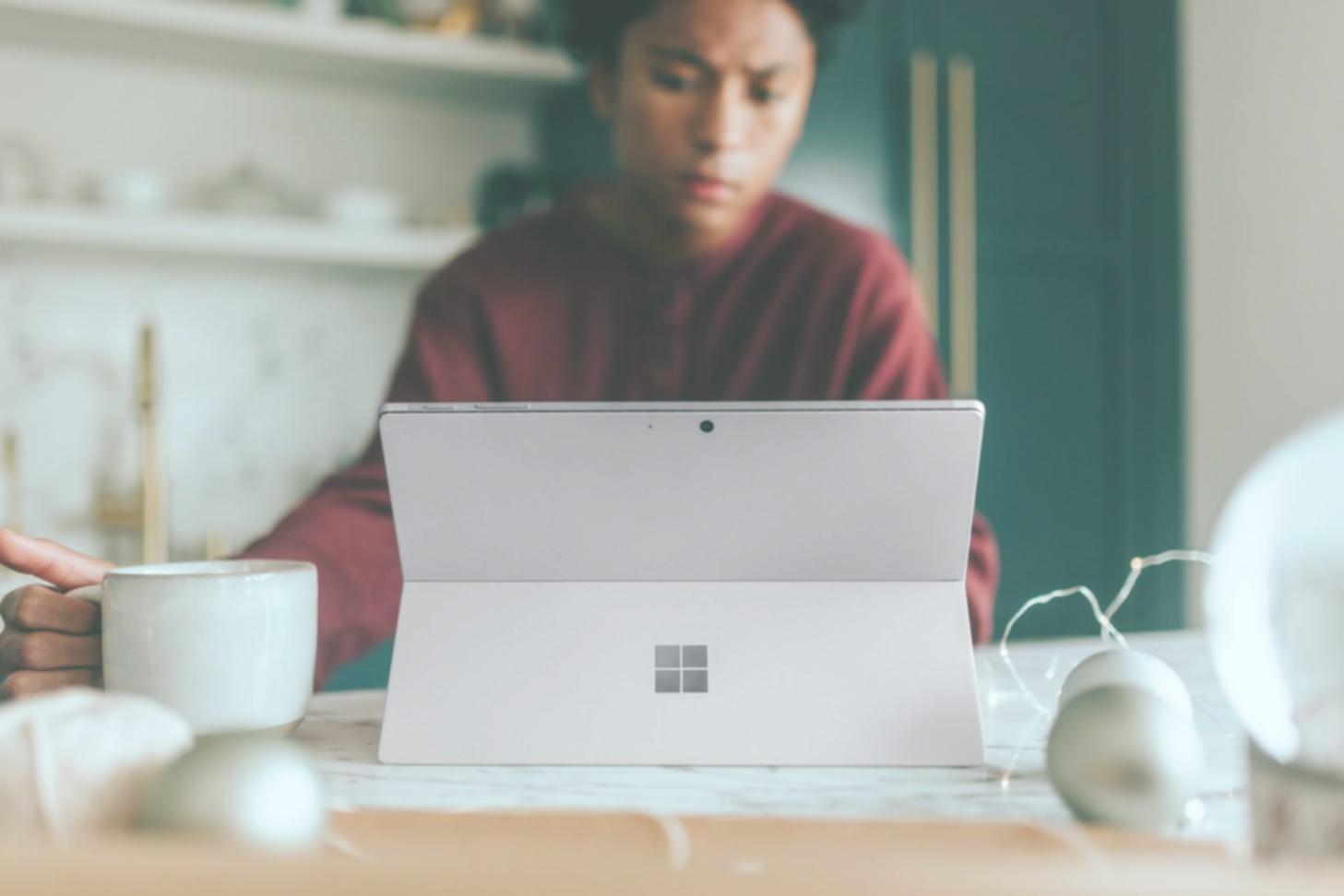 Análisis financiero de empresa manufacturera mostrando gráficos de diversificación de producto